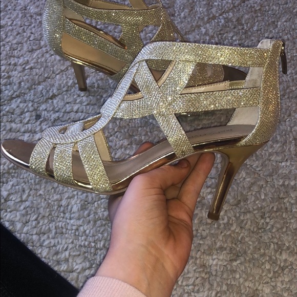 Marc Fisher Gold Heels - Picture 3 of 4